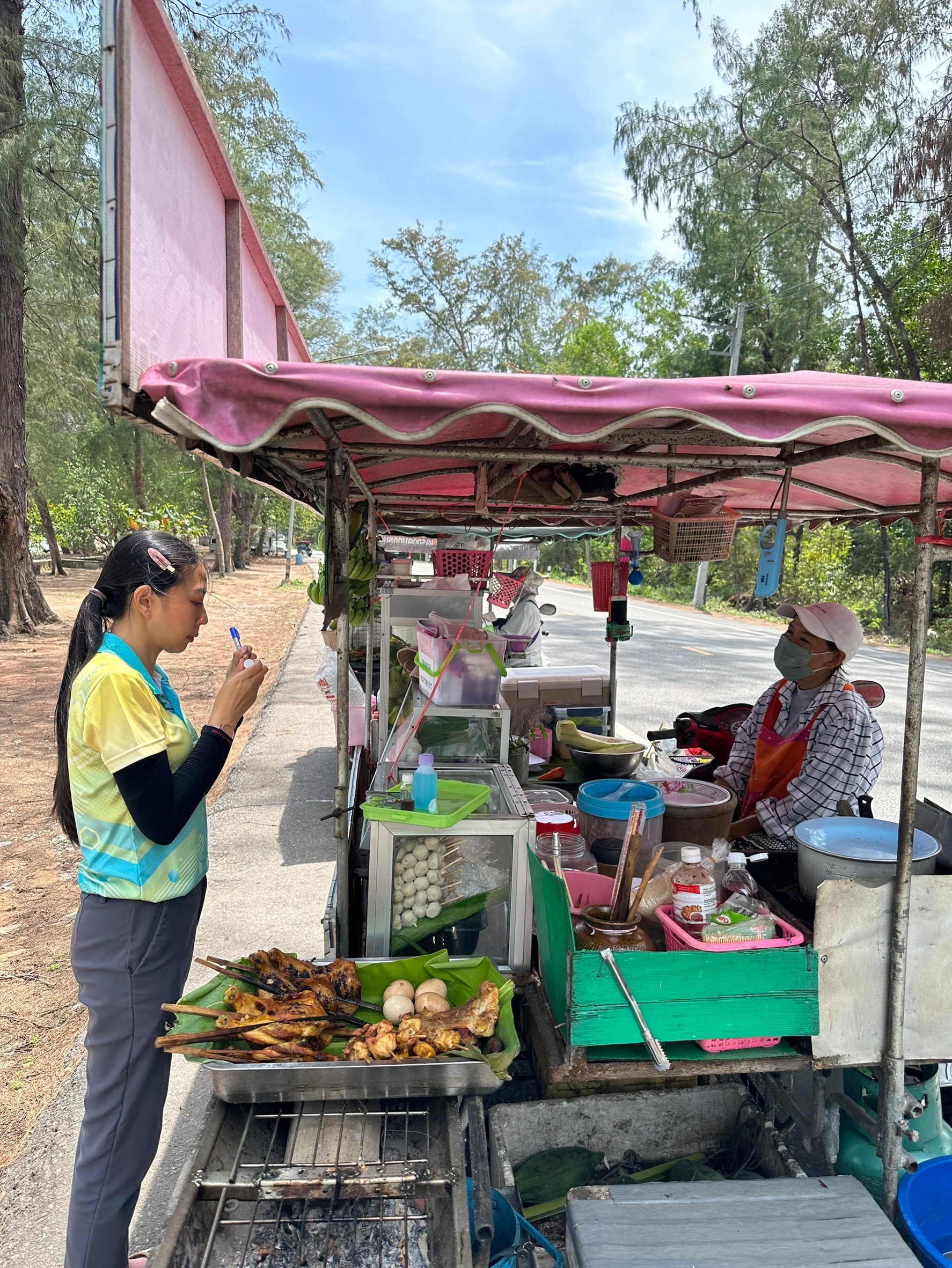 กิจกรรมตรวจสอบคุณภาพอาหารเบื้องต้น (ผู้ประกอบการจำหน่ายอาหารและผู้สัมผัสอาหาร) ตามโครงการพัฒนาคุณภาพอนามัยสิ่งแวดล้อม ประจำปีงบประมาณ พ.ศ. 2567